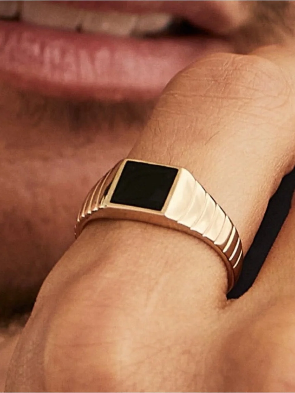 Mejuri Black Onyx Square Signet Ring in Yellow Gold Size 7